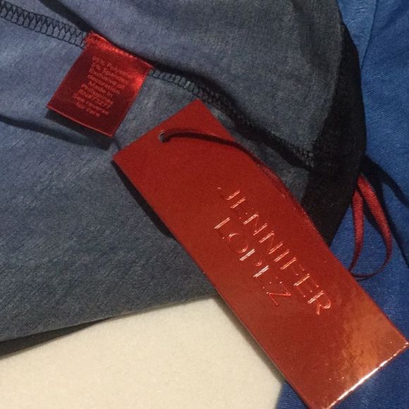 Jennifer López Long Sleeve Open Shoulder Top - Picture 6 of 6